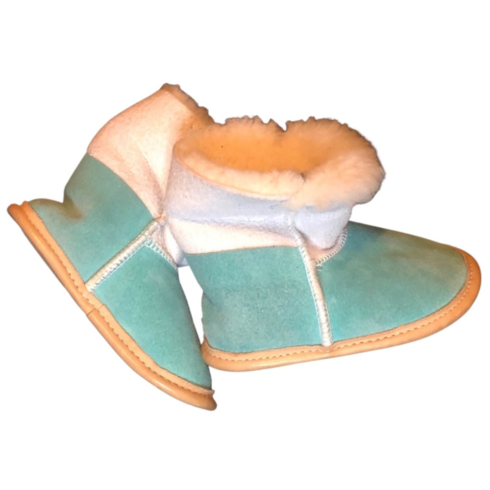 Two-tone playmate Garneau Slippers.